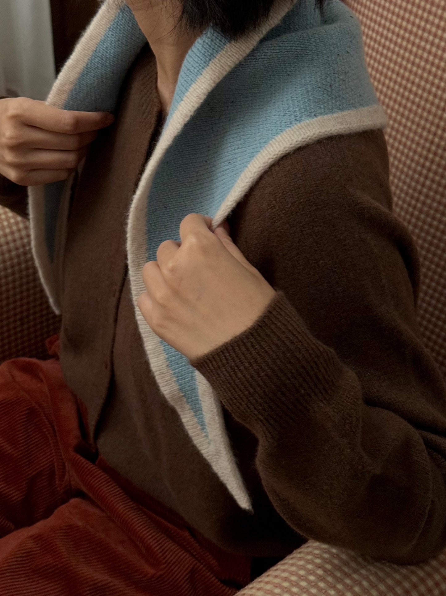 100%wool triangular scarf