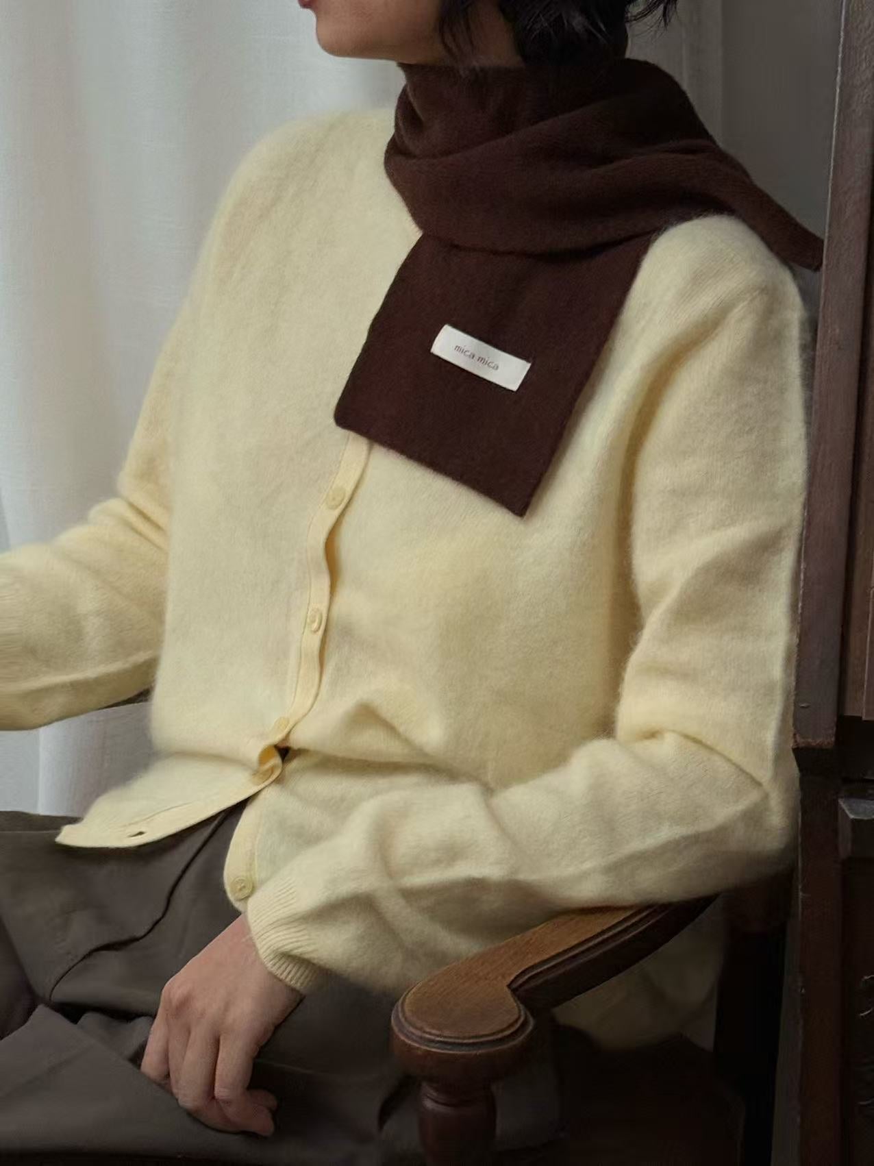 100%wooll small scarf