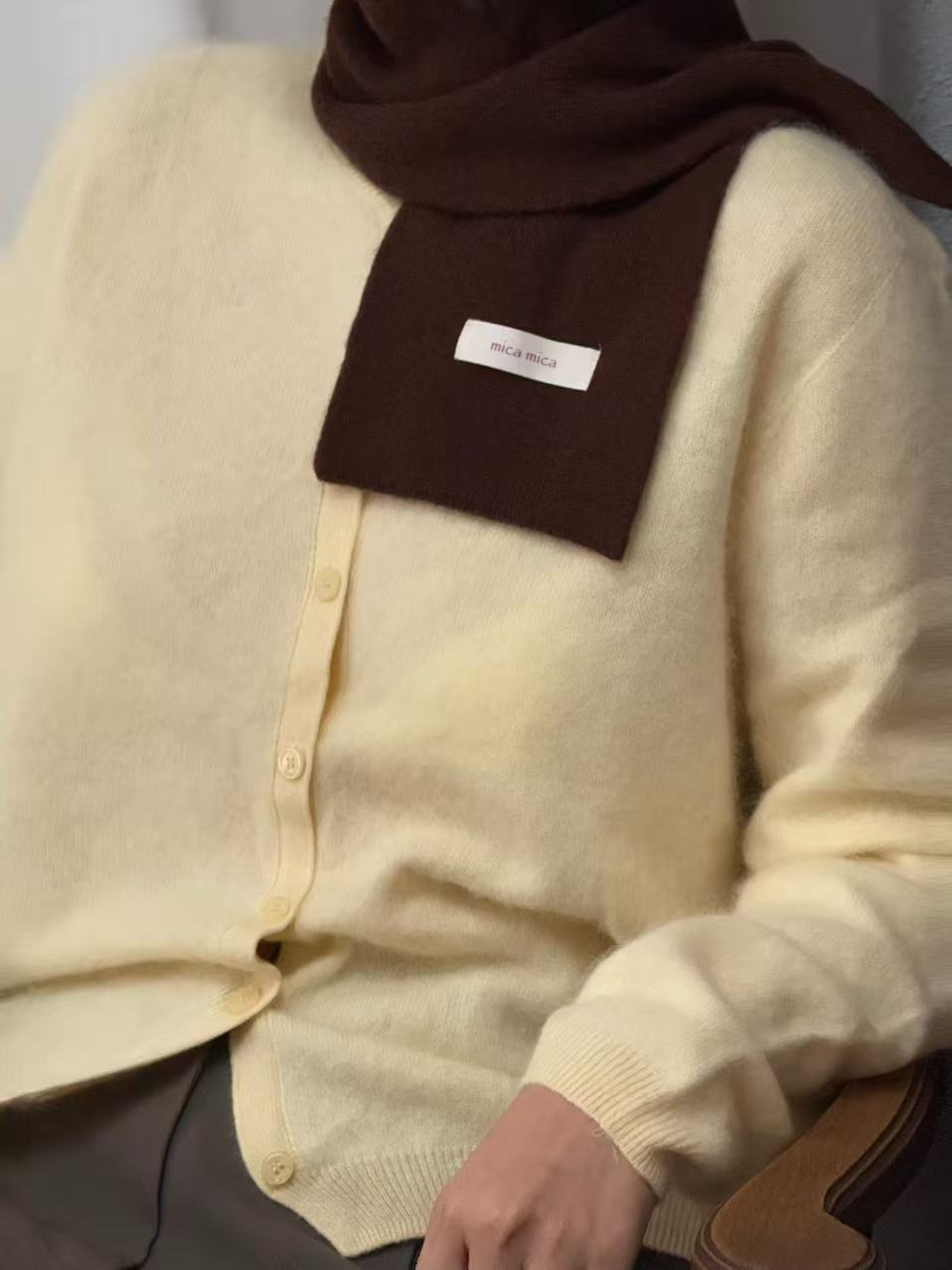 100%wooll small scarf