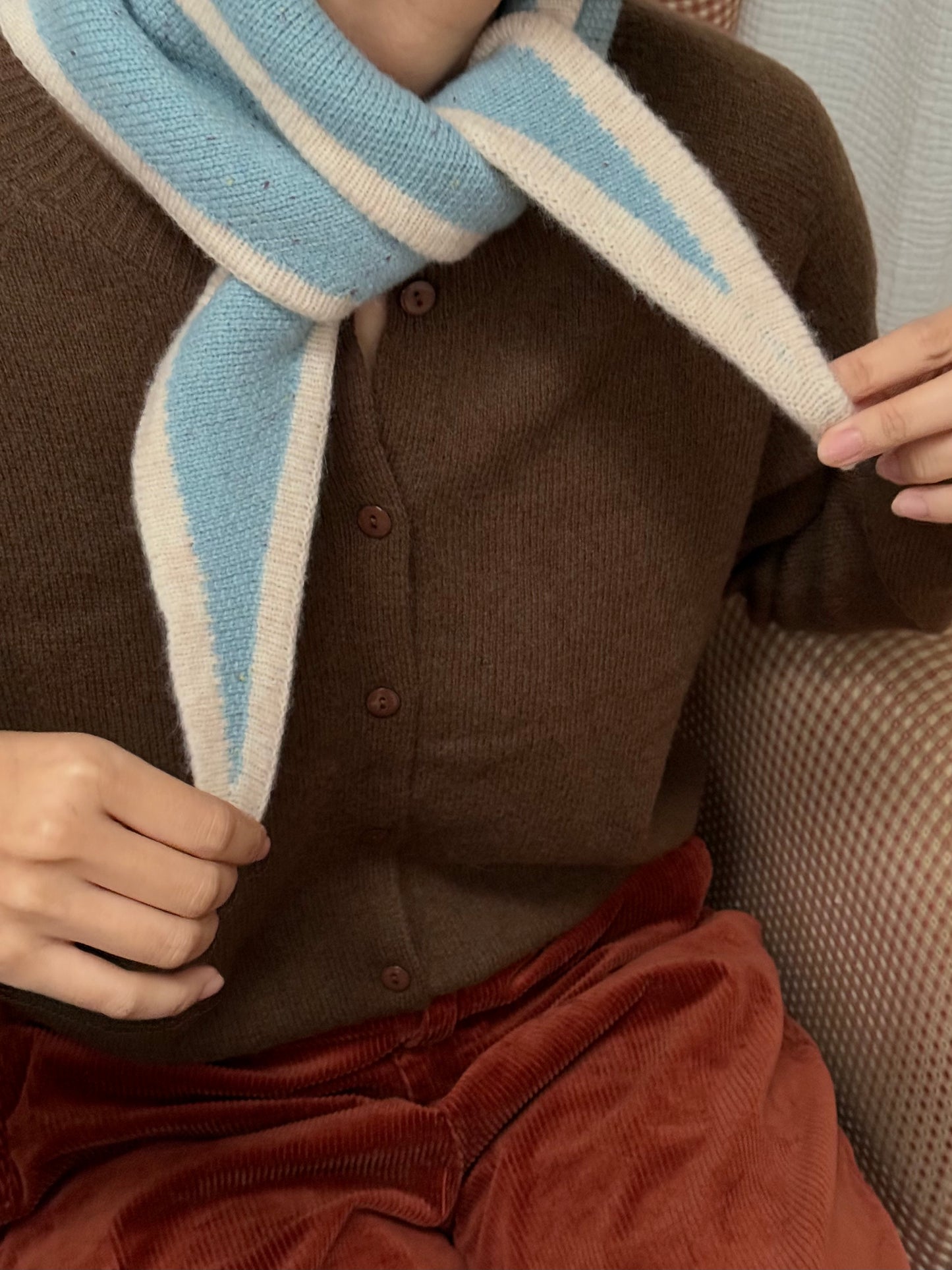 100%wool triangular scarf