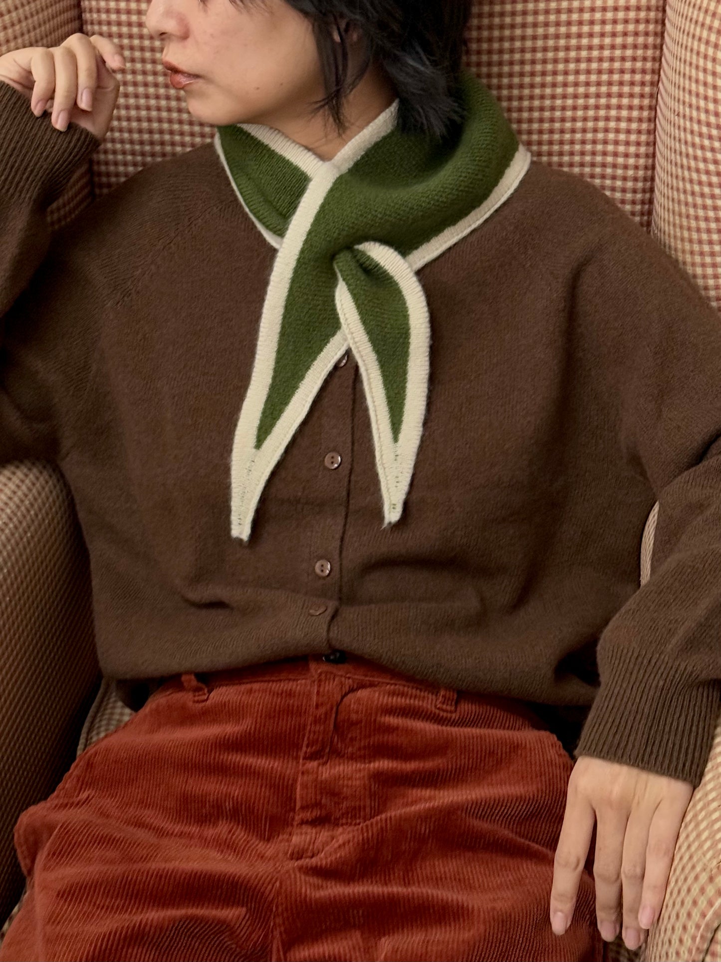 100%wool triangular scarf