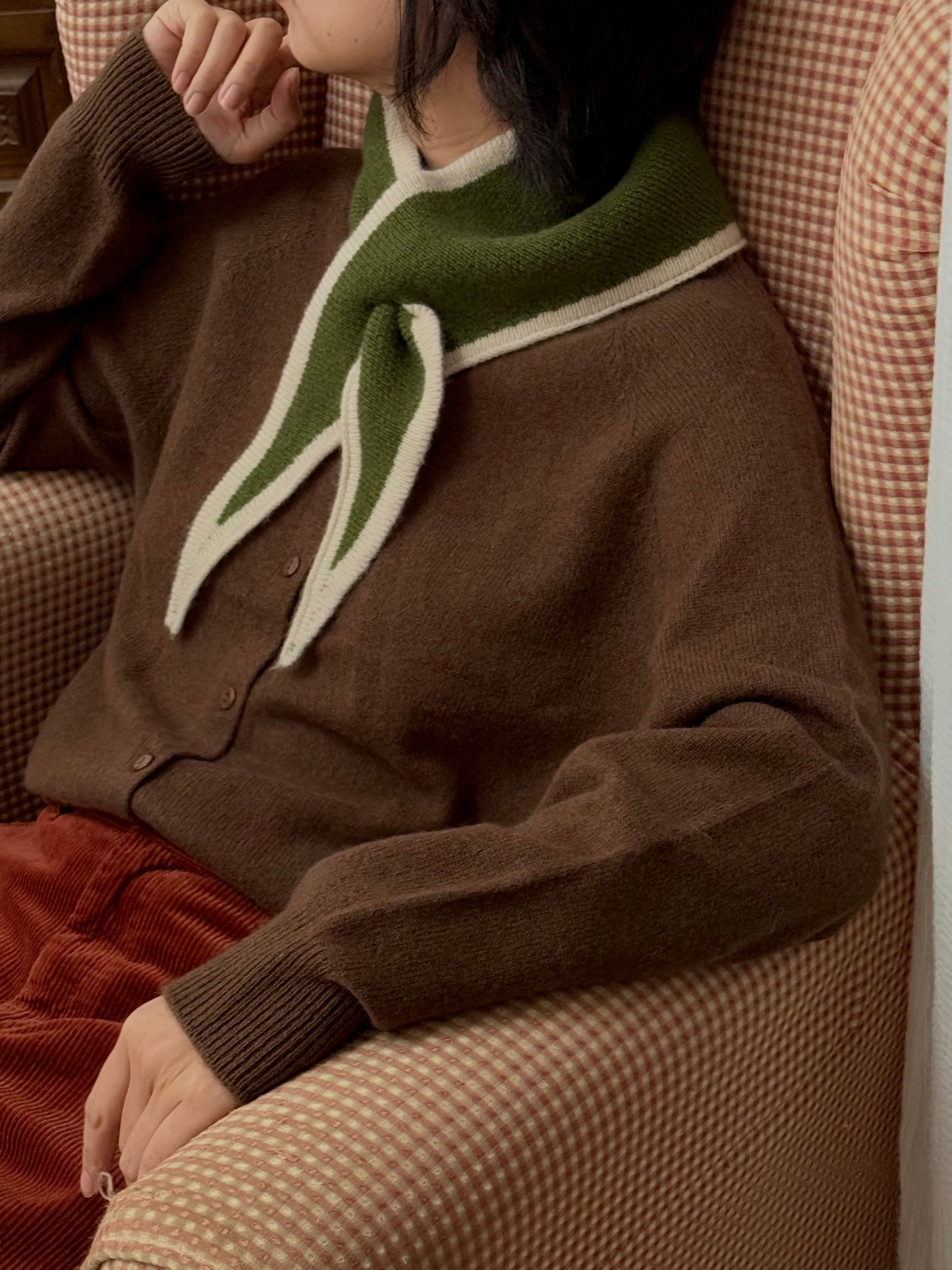 100%wool triangular scarf