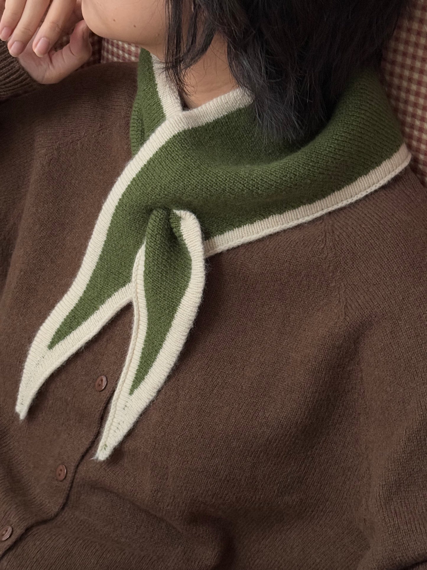 100%wool triangular scarf